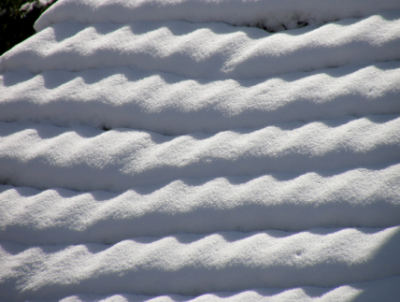 sníh na střeše je nebezpečný; zdroj: keepps/flickr.com