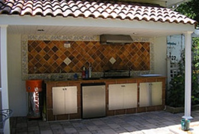 Mini venkovní kuchyňka k chatce či chalupě, Luis/Flickr.com