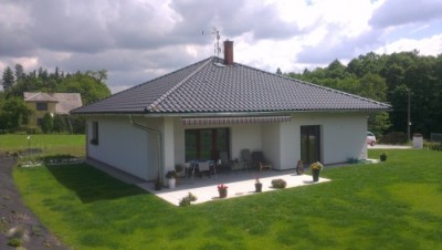 dřevěná okna domu typu bungalov